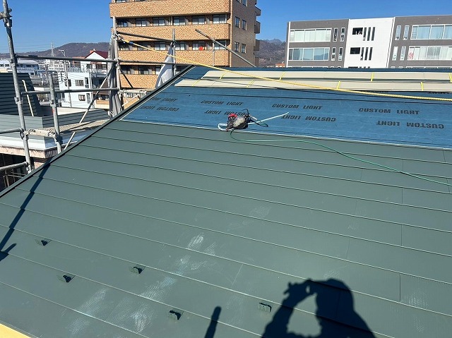 甲府市　屋根カバー工事